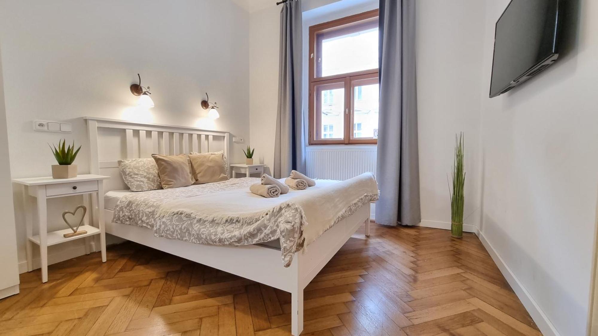 Finnem Rentals Florenc プラハ エクステリア 写真