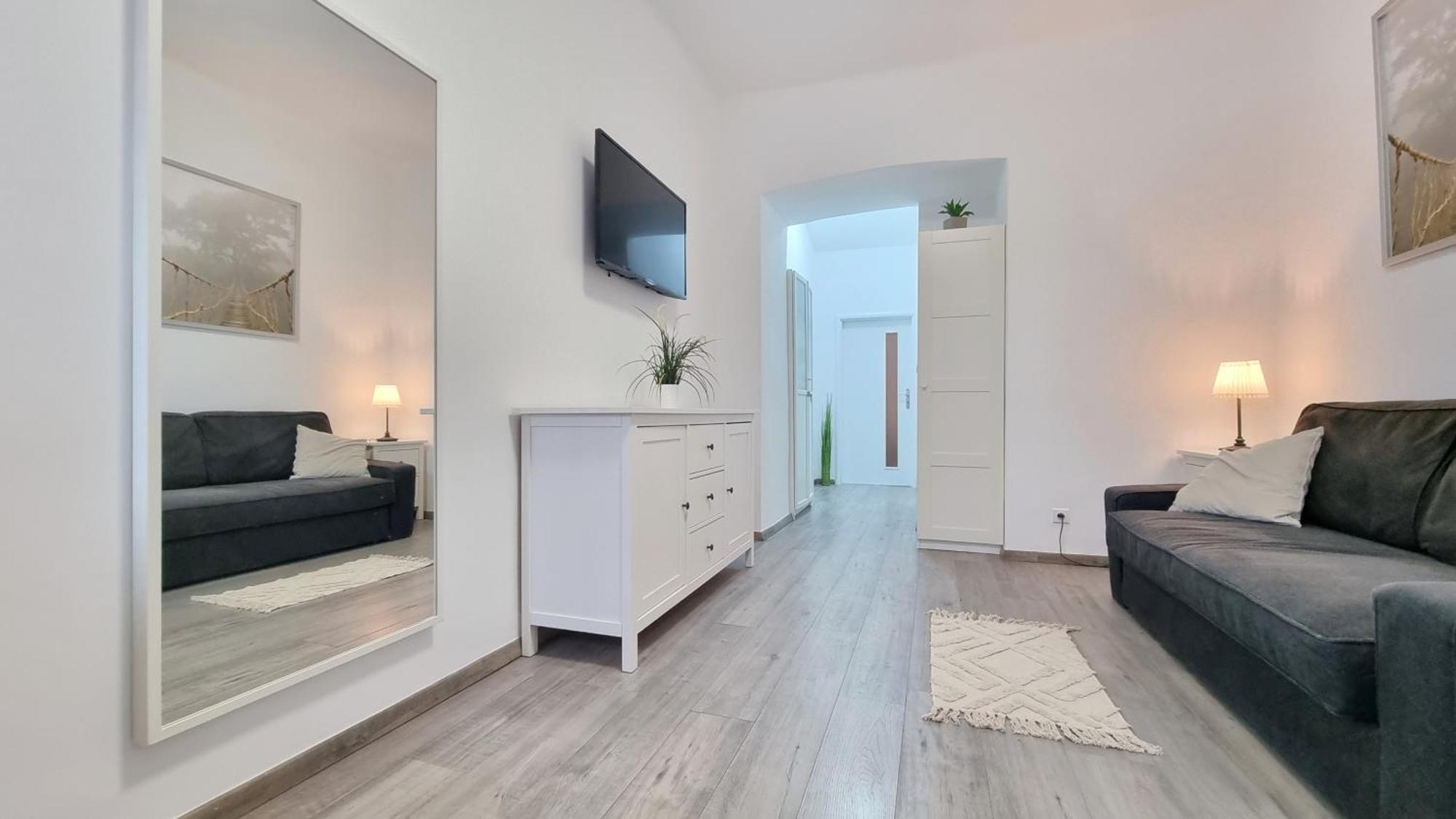 Finnem Rentals Florenc プラハ エクステリア 写真