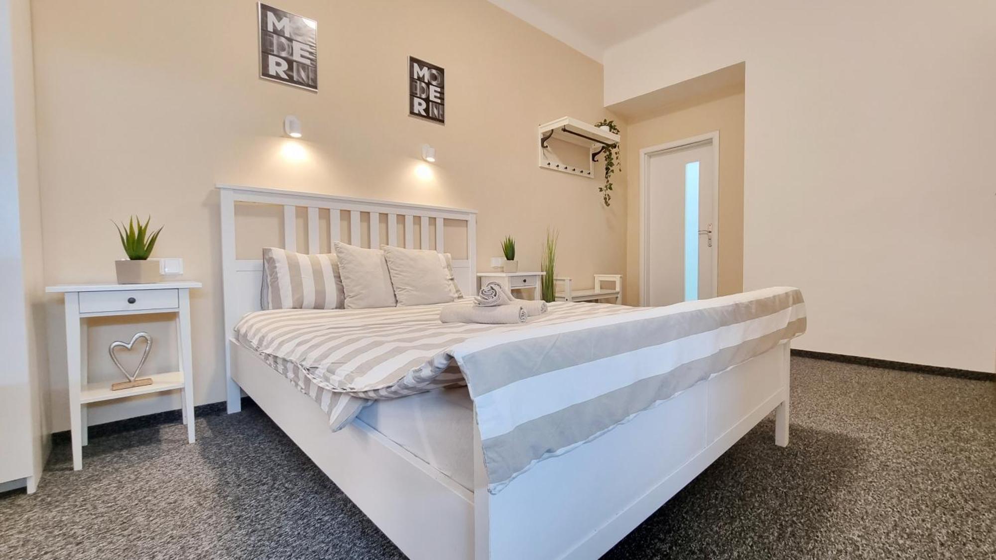 Finnem Rentals Florenc プラハ 部屋 写真